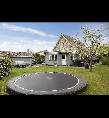 Big Villa In Stege Near Mons Klint With Trampolin Exteriér fotografie